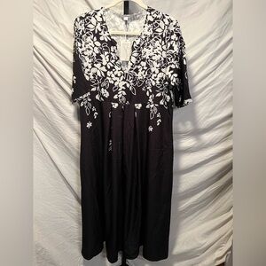 🌺NWT Black and White Floral Dress (Bundled price-BIN2)